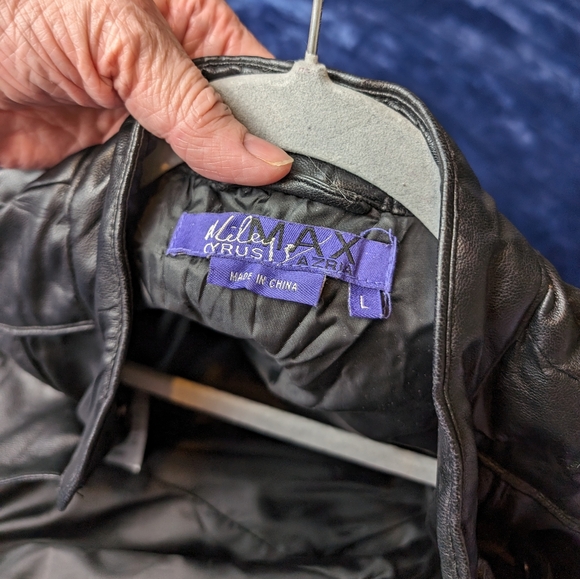 "Miley Cyrus" faux leather vest (L) - Picture 6 of 9